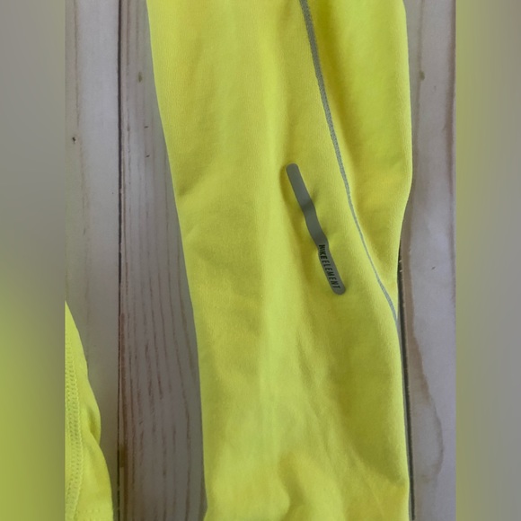 Nike Element Long Sleeve Active Top Yellow M - Picture 3 of 4